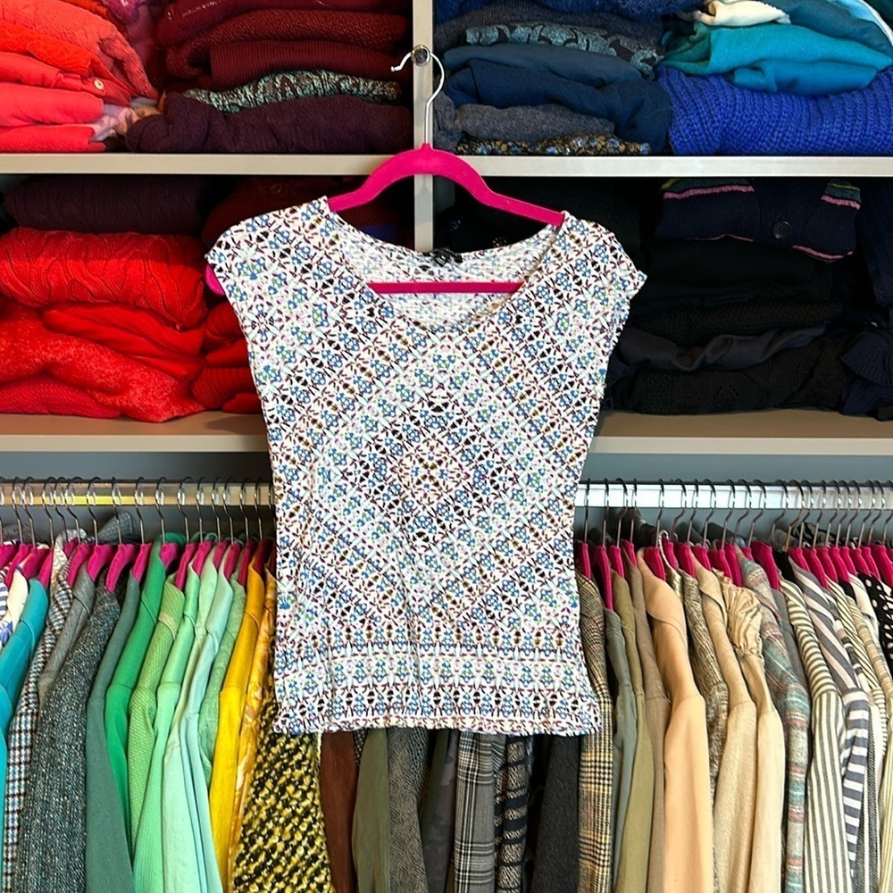 The Limited white/pink/blue print short sleeve scoop neck t shirt size XS
